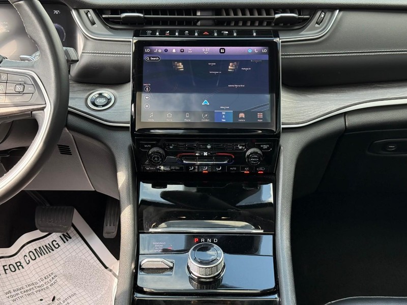 Jeep Grand Cherokee L Vehicle Image 18