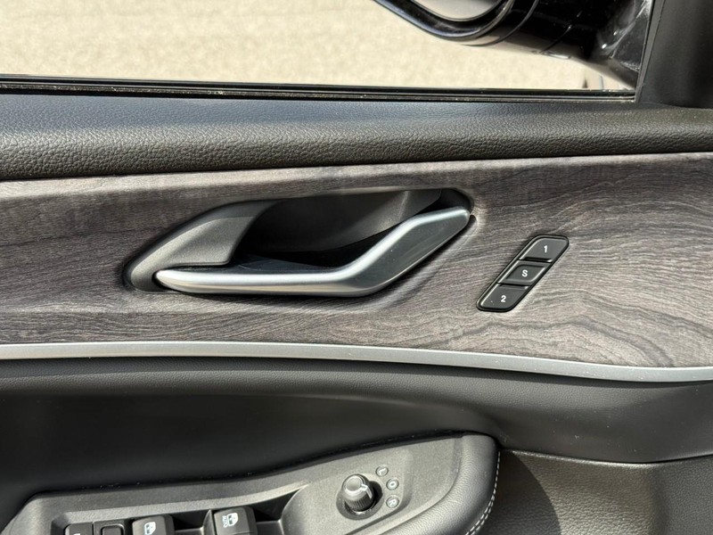 Jeep Grand Cherokee L Vehicle Image 21