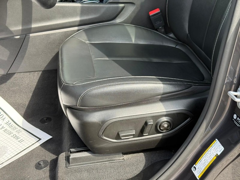 Jeep Grand Cherokee L Vehicle Image 22