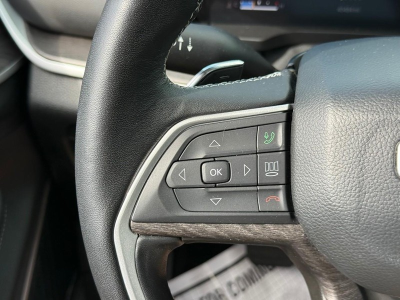 Jeep Grand Cherokee L Vehicle Image 23