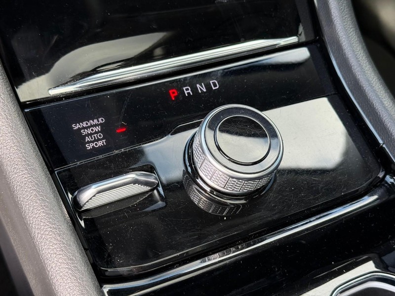 Jeep Grand Cherokee L Vehicle Image 26