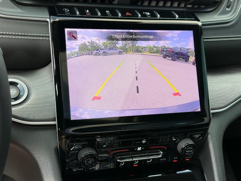 Jeep Grand Cherokee L Vehicle Image 28