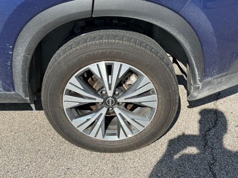 Nissan Rogue Vehicle Image 05