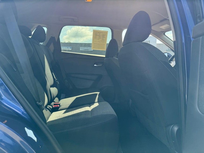 Nissan Rogue Vehicle Image 12