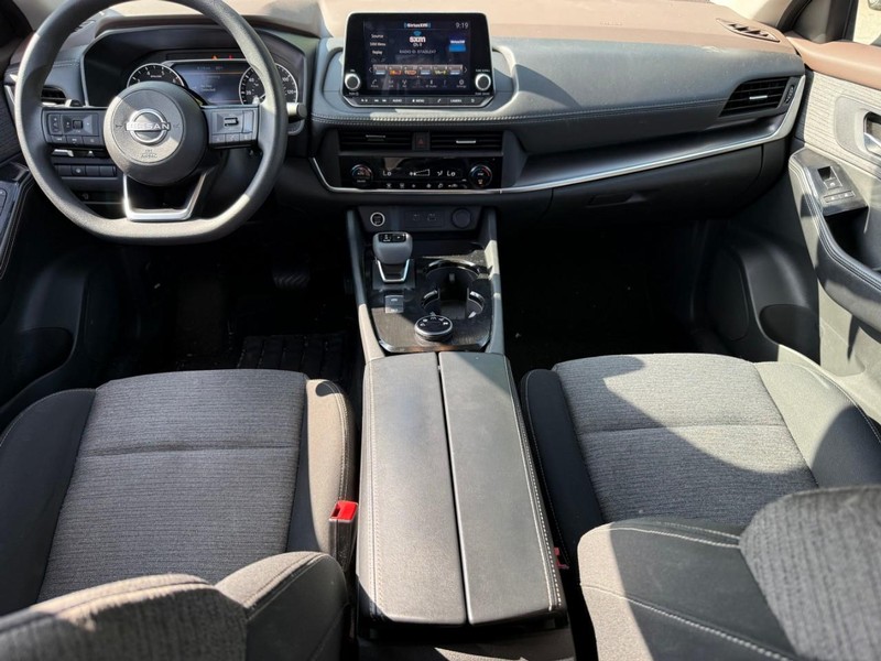 Nissan Rogue Vehicle Image 13