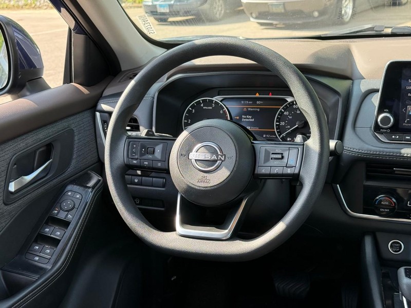 Nissan Rogue Vehicle Image 14