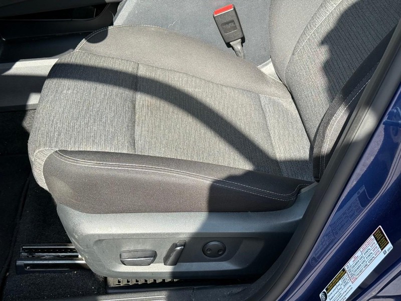 Nissan Rogue Vehicle Image 18