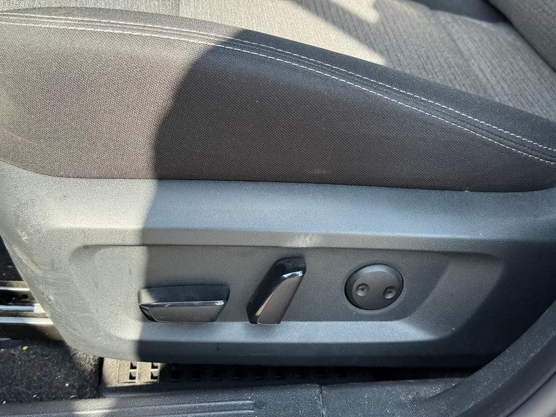 Nissan Rogue Vehicle Image 19