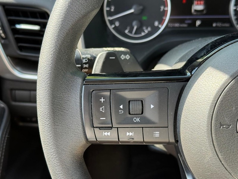 Nissan Rogue Vehicle Image 20