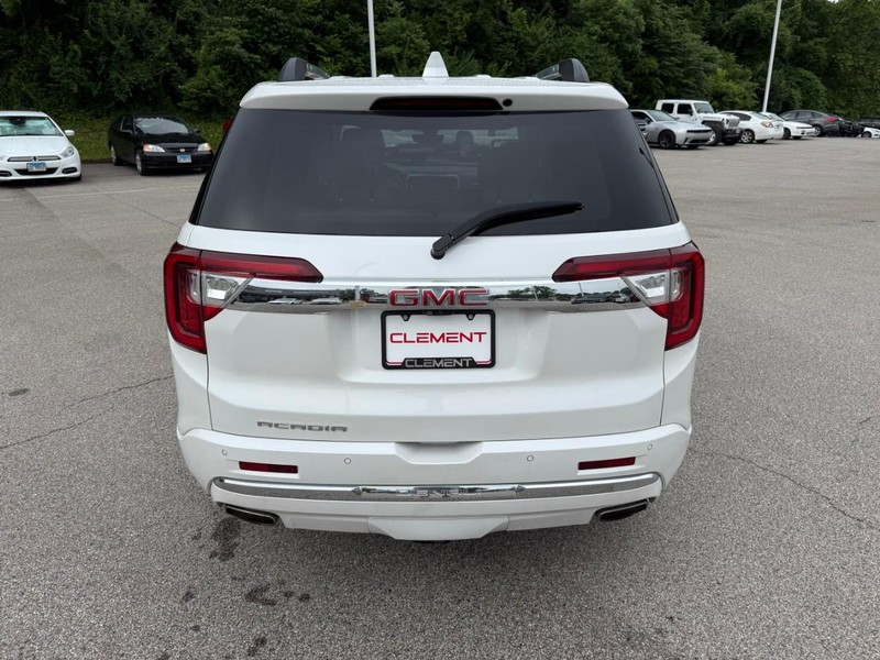 GMC Acadia Vehicle Image 08