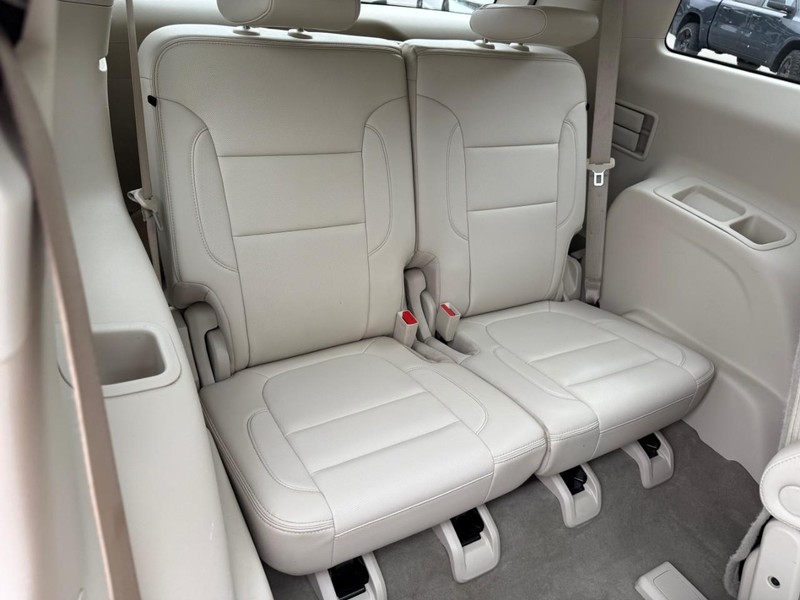 GMC Acadia Vehicle Image 13