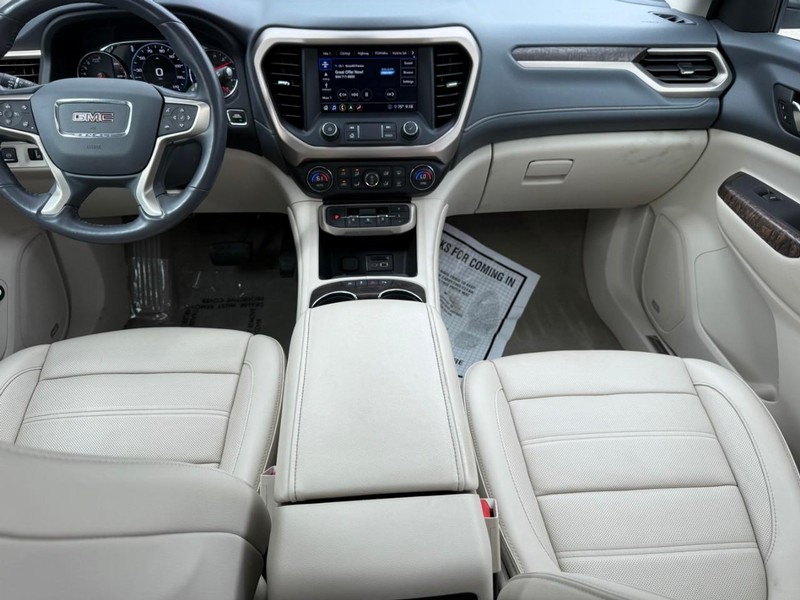 GMC Acadia Vehicle Image 14