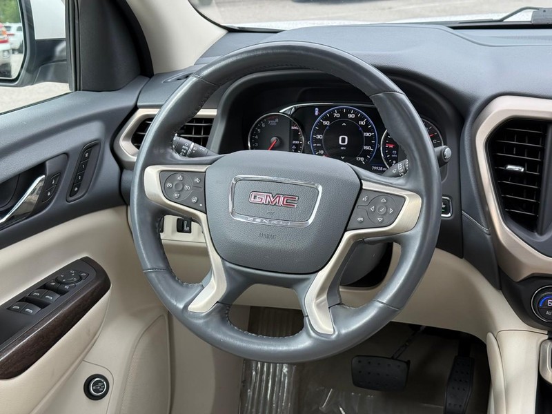 GMC Acadia Vehicle Image 15
