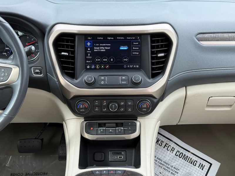 GMC Acadia Vehicle Image 16