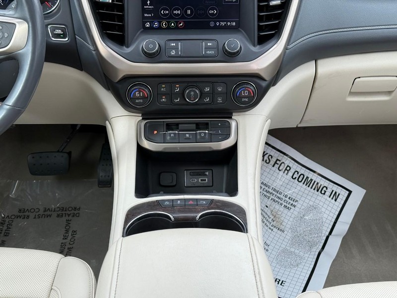 GMC Acadia Vehicle Image 17