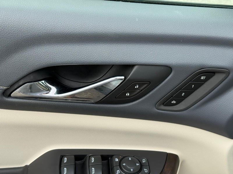 GMC Acadia Vehicle Image 19