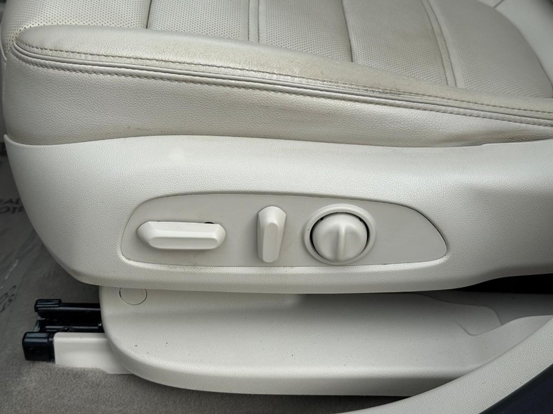 GMC Acadia Vehicle Image 21