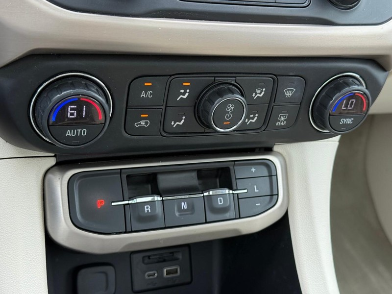 GMC Acadia Vehicle Image 25