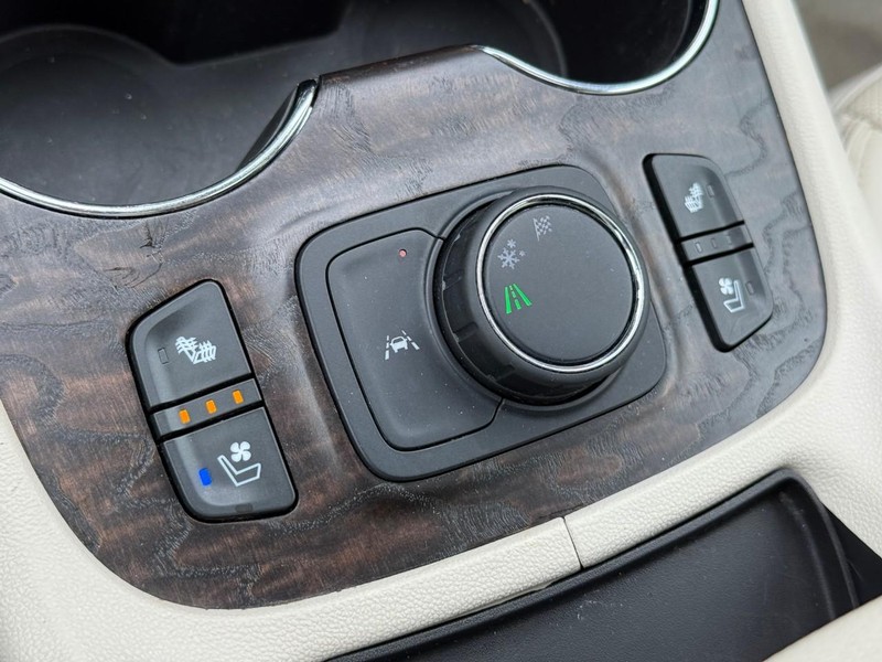 GMC Acadia Vehicle Image 26