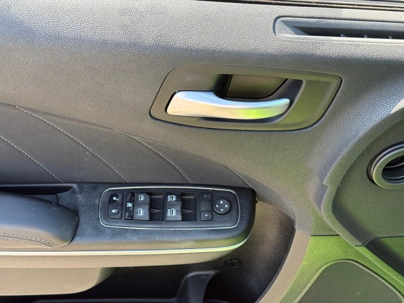 Dodge Charger Vehicle Image 17