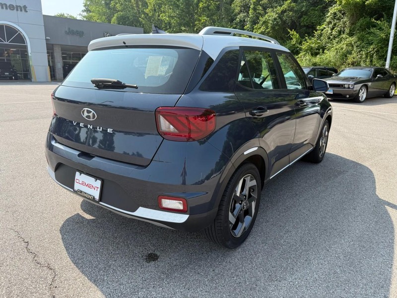 Hyundai Venue Vehicle Image 09