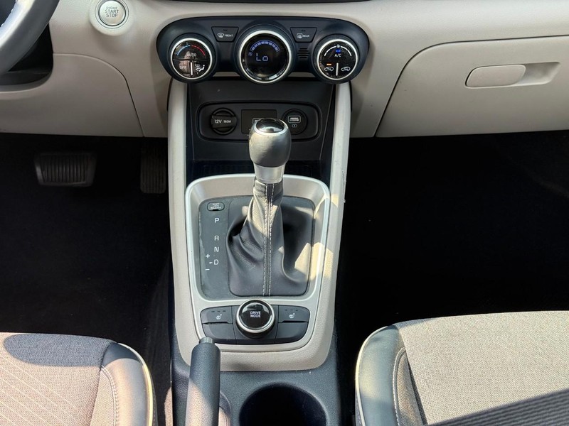 Hyundai Venue Vehicle Image 18