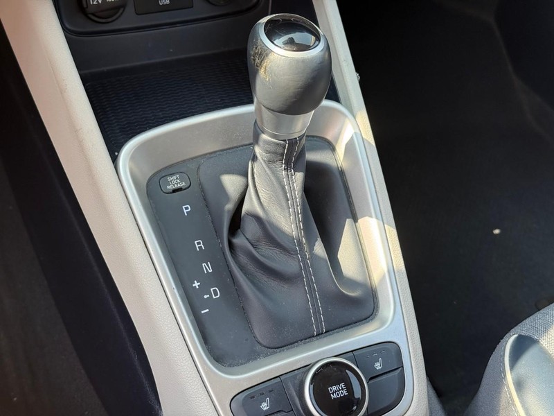 Hyundai Venue Vehicle Image 24