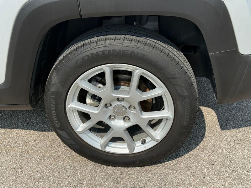 Jeep Renegade Vehicle Image 05