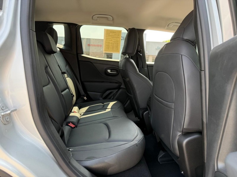 Jeep Renegade Vehicle Image 14