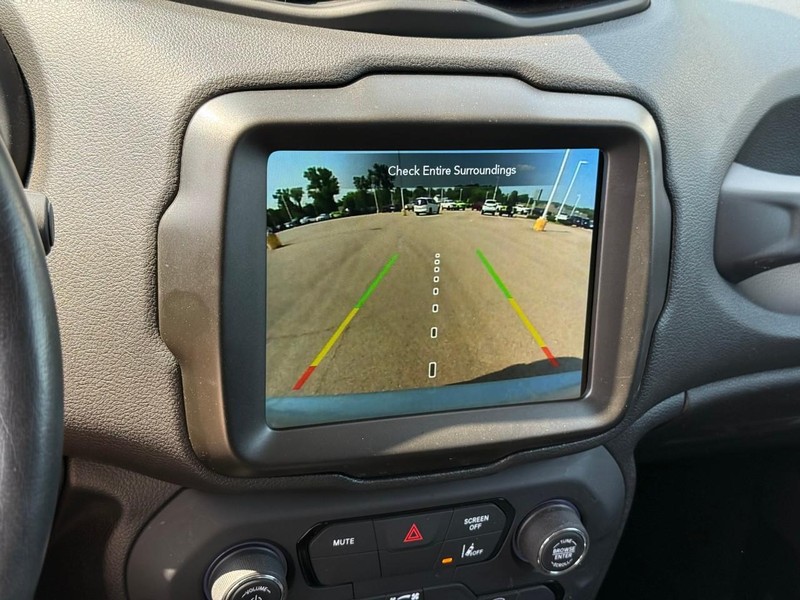 Jeep Renegade Vehicle Image 25
