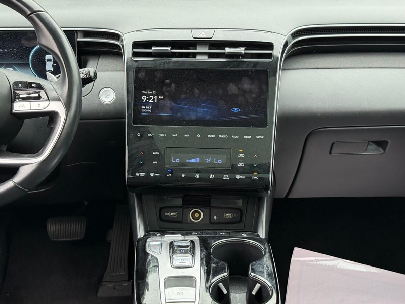 Hyundai Tucson Hybrid Vehicle Image 17
