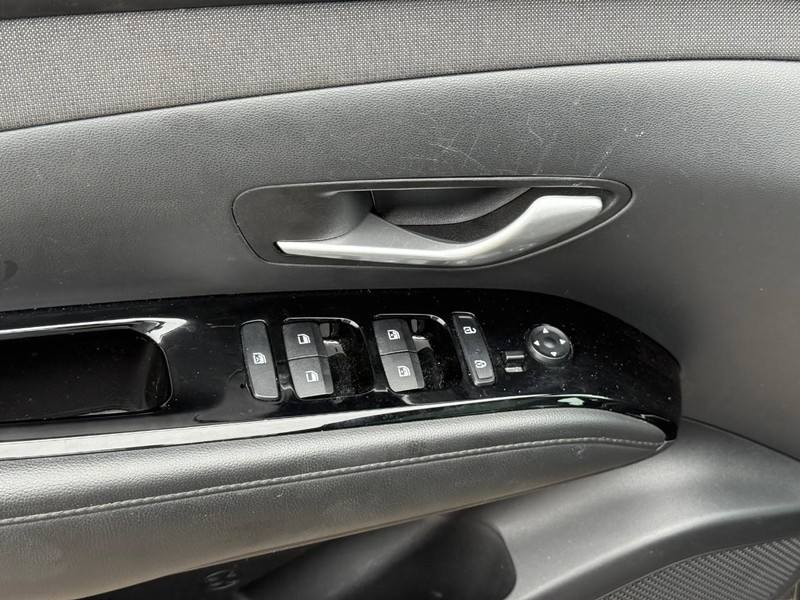 Hyundai Tucson Hybrid Vehicle Image 19