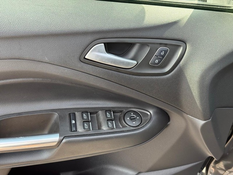 Ford Escape Vehicle Image 19