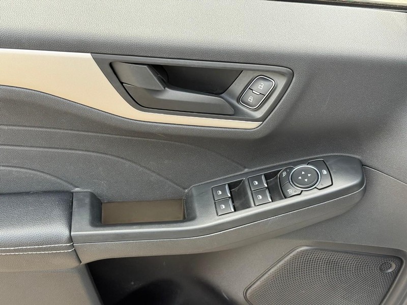 Ford Escape Vehicle Image 19