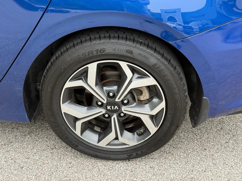 Kia Forte Vehicle Image 05