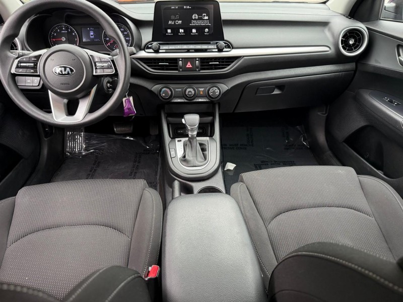 Kia Forte Vehicle Image 13