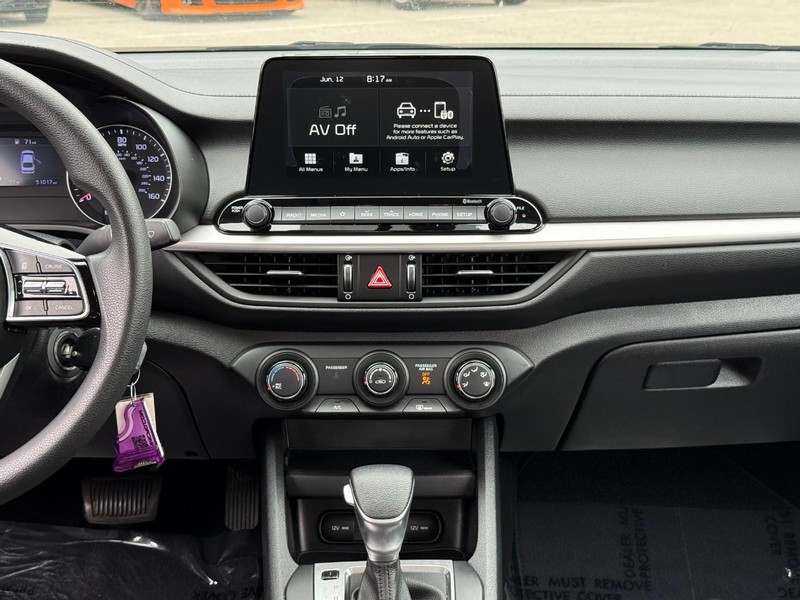 Kia Forte Vehicle Image 15