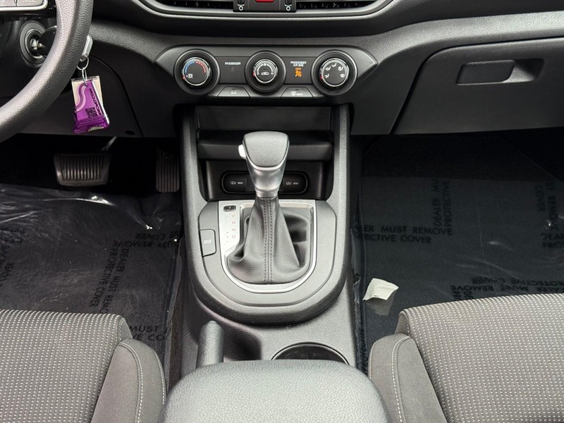 Kia Forte Vehicle Image 17