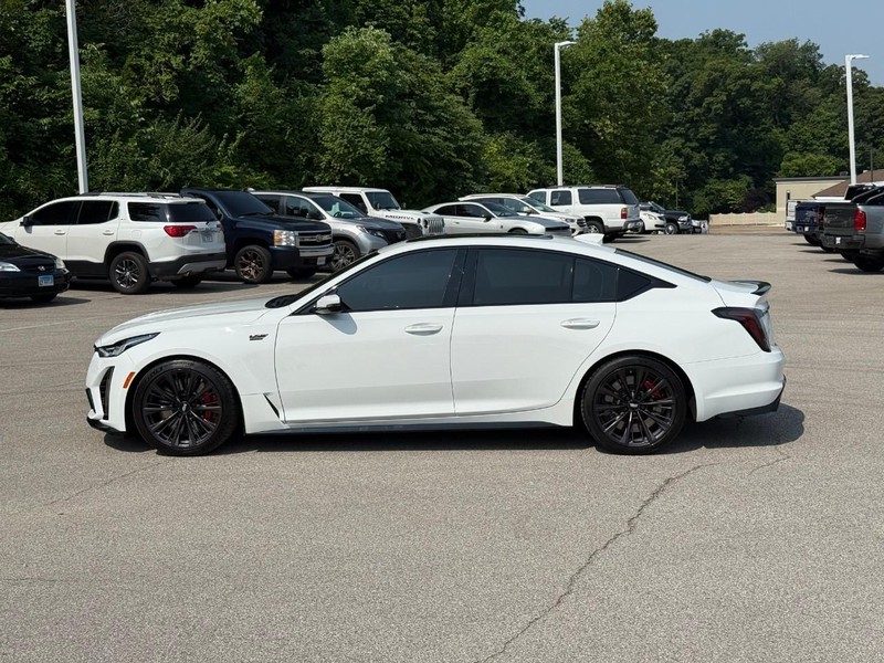 Cadillac CT5-V Vehicle Image 03