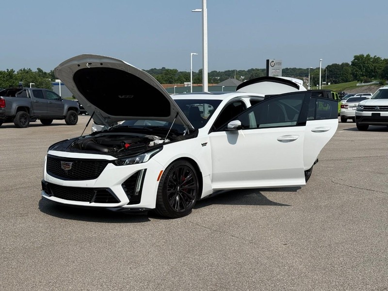 Cadillac CT5-V Vehicle Image 11