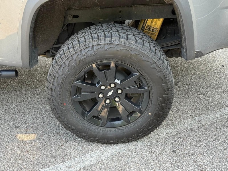 Chevrolet Colorado Vehicle Image 09