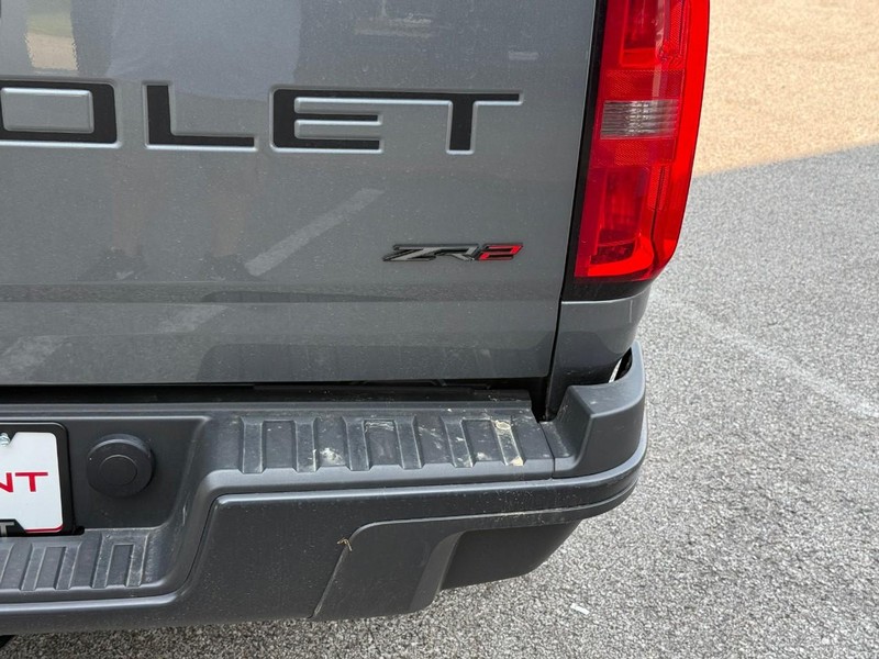 Chevrolet Colorado Vehicle Image 13