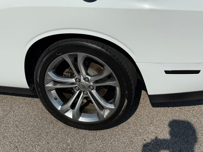 Dodge Challenger Vehicle Image 05