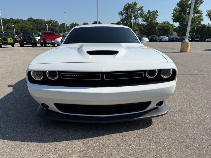 Dodge Challenger Vehicle Image 12