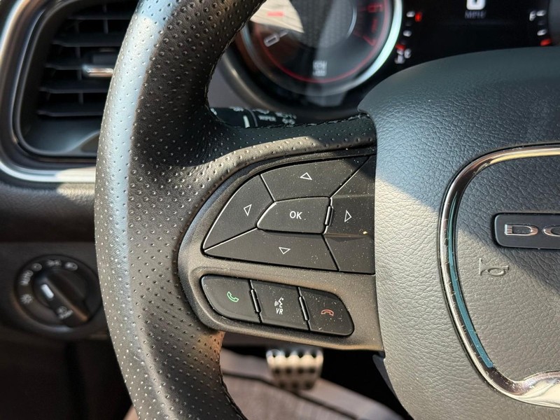 Dodge Challenger Vehicle Image 18