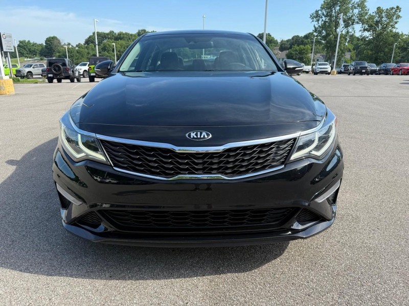 Kia Optima Vehicle Image 12