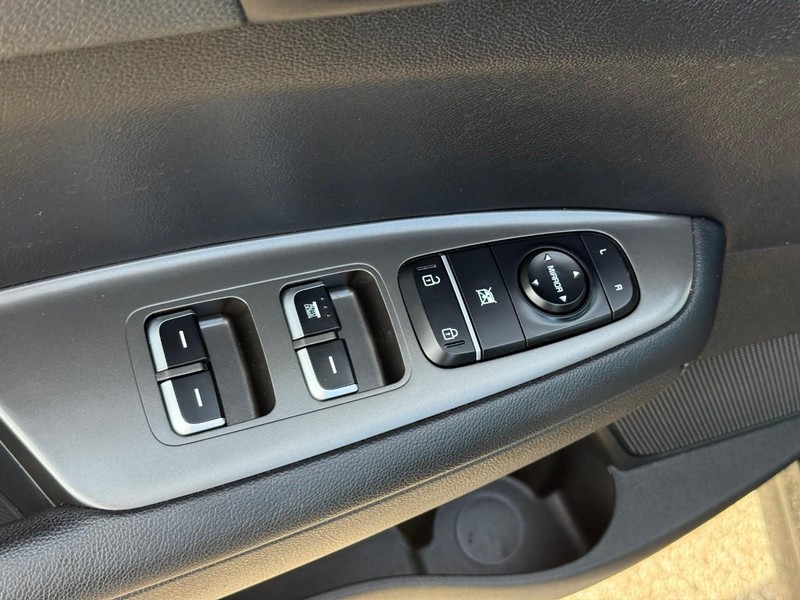Kia Optima Vehicle Image 19