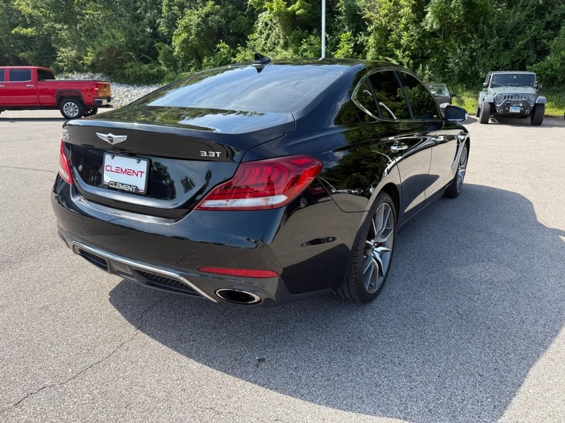 Genesis G70 Vehicle Image 09