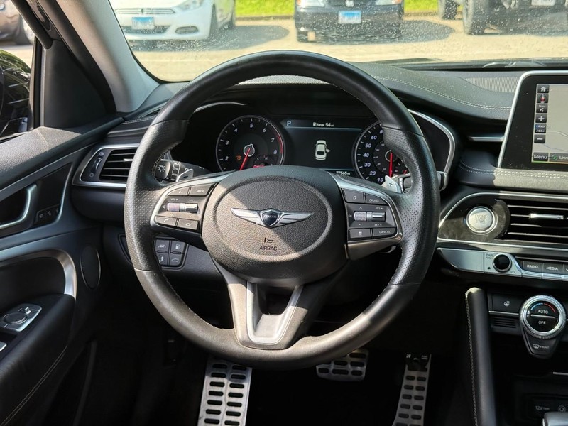 Genesis G70 Vehicle Image 15
