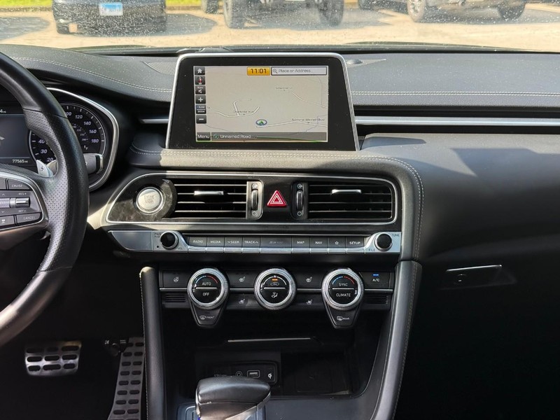 Genesis G70 Vehicle Image 16